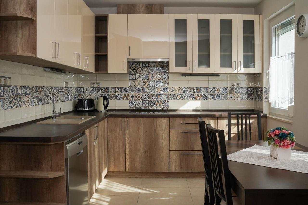 The Pearl Of Zsofia Apartment เอสแตร์กอม ภายนอก รูปภาพ